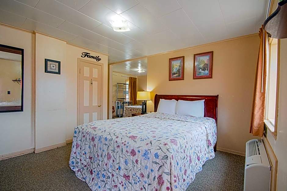 Sunflower Motel Hiawatha By OYO