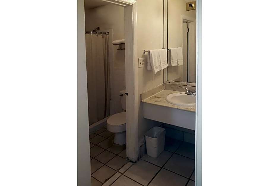 Rest Inn - Extended Stay, I-40 Airport, Wedding & Event Center