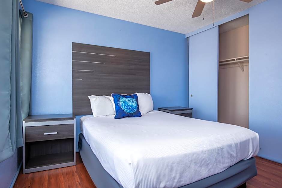 Photo 1 of 6 of 1 Queen Bed