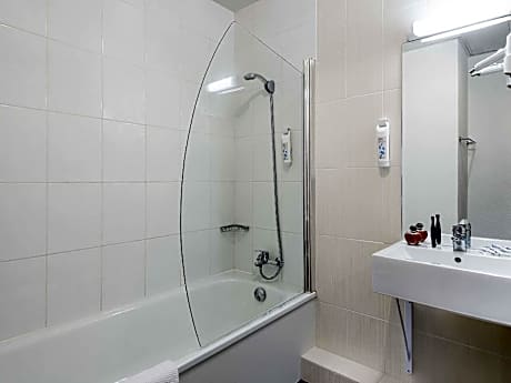 Standard Triple (3 Single Beds)