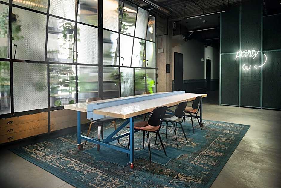 MONTOWNIA Lofts & Experience