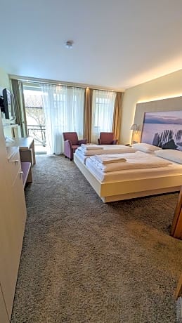 Double Room with Balcony and Courtyard View