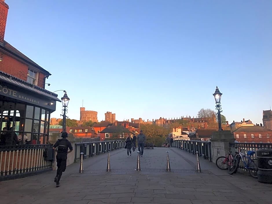 The Crown And Cushion