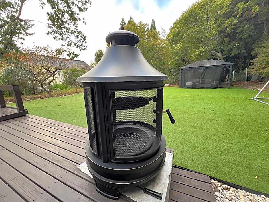 BlueFlow KATSUURA 森の中の庭付き一棟貸し BBQ 焚火 星空シネマ
