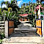 MiL's Hillside Tourist Inn
