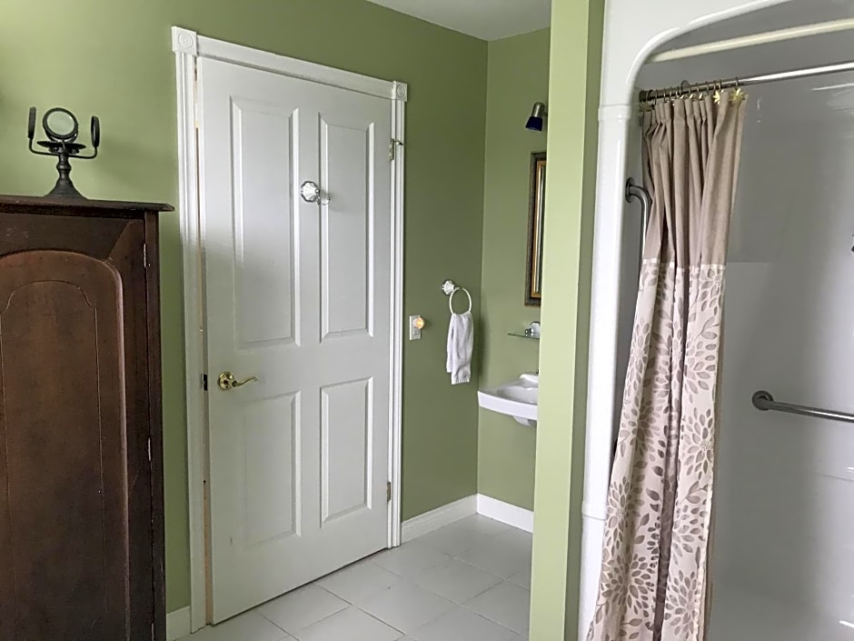 Cresthaven By the Sea