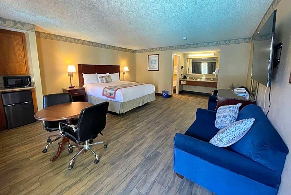Travelodge by Wyndham Costa Mesa Newport Beach Hacienda