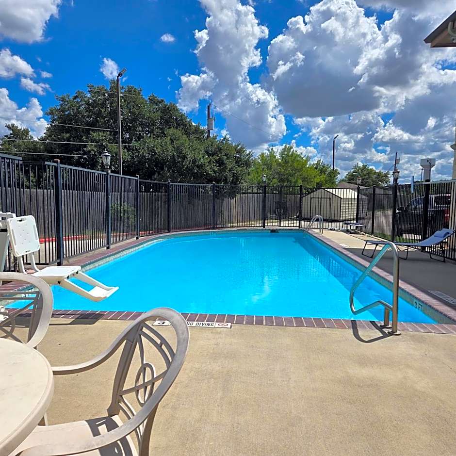Karnes City Lodge