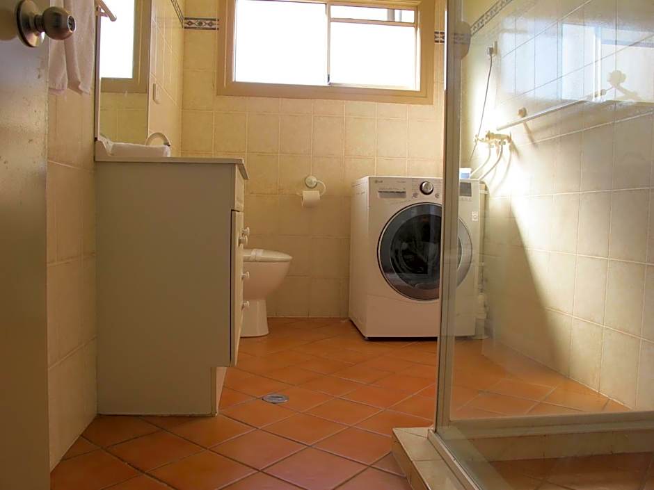 Hampton Court Apartments