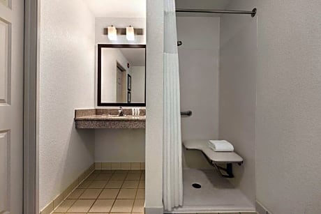 Queen Room with Two Queen Beds and Roll-In Shower - Disability Access/Non Smoking
