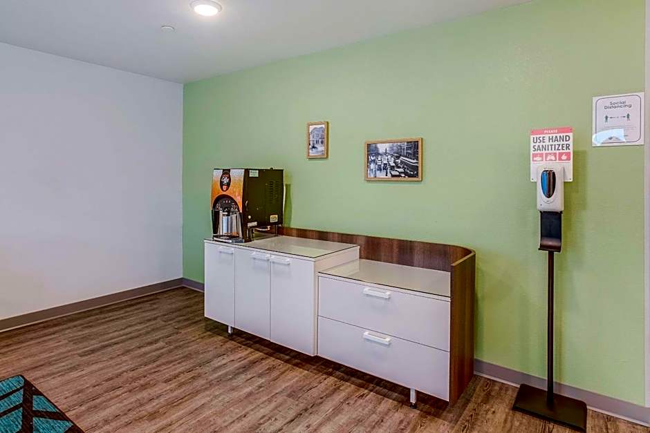 WoodSpring Suites Detroit Farmington Hills