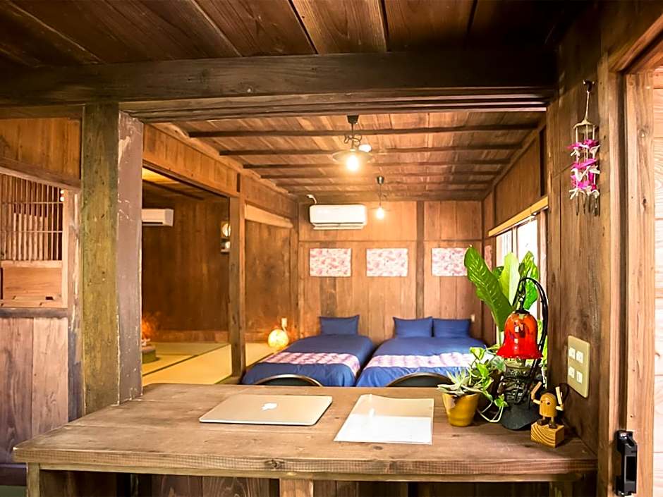 国際通りと牧志駅まで徒歩5分 庭付き素敵な古民家 わらゆんSO 松武の古民家Traditional house