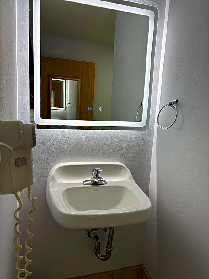 Jacksonville Inn & Suites
