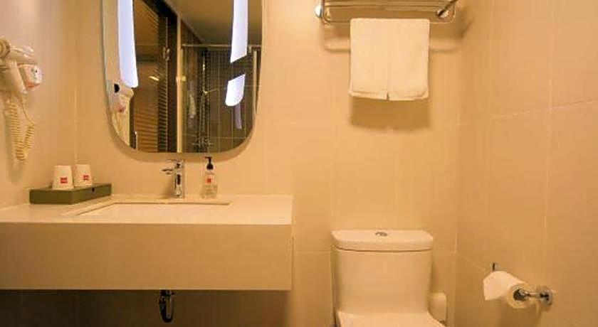 ibis Shenyang north station