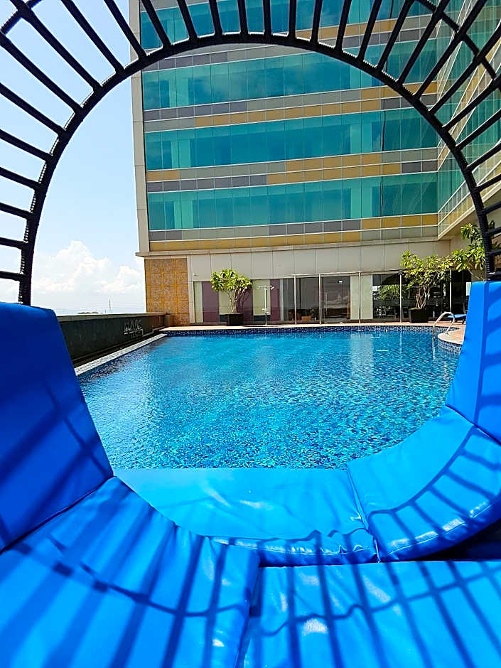 The Alana Hotel and Convention Center  Solo by ASTON