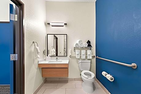 2 Qn 1 Bdrm Mobility Access W/Ri Shwr