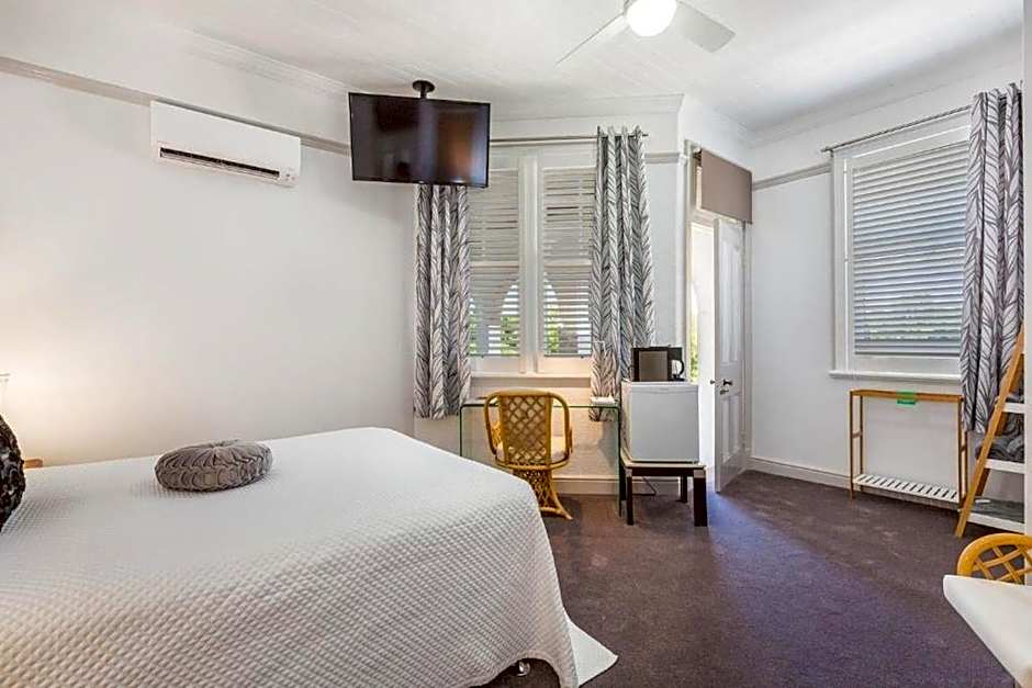 Photo 1 of 5 of 1 Queen Bed, Garden View, Balcony