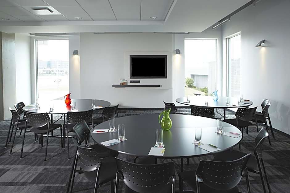 Alt Hotel Toronto Pearson