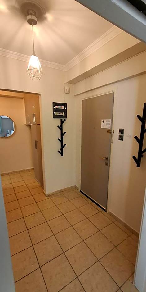 HoneyBee4 - Cozy studio close to the port, airport & Athens