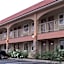 Industry Inn & Suites
