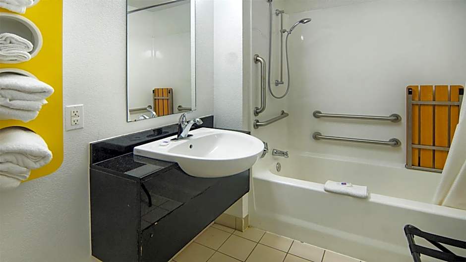 Motel 6-Longview, TX