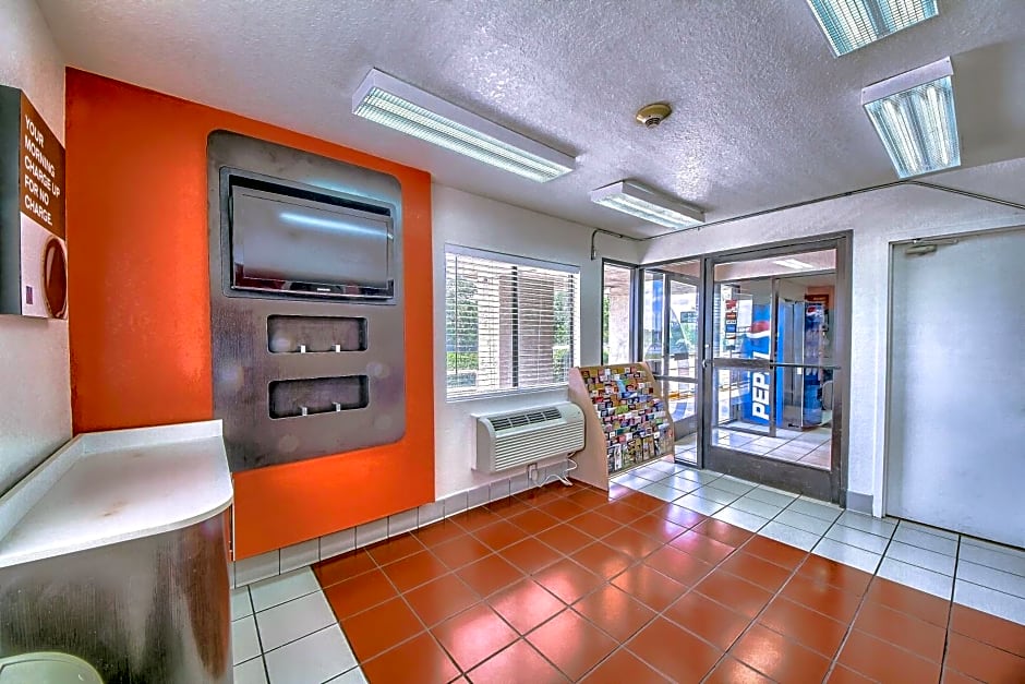 Motel 6 San Antonio, Tx Six Flags Fiesta TX - La Cantera Area