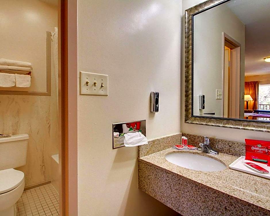 Twin Star Lodge