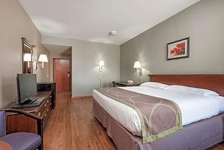 Deluxe King Room - Non-Smoking