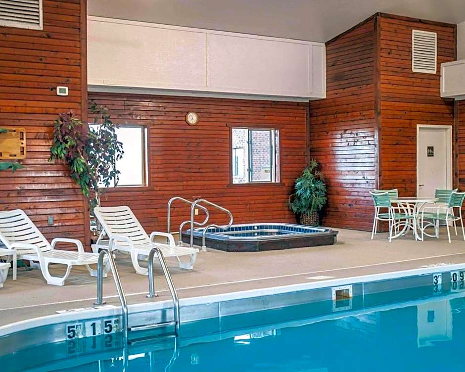 Quality Inn & Suites Boonville - Columbia