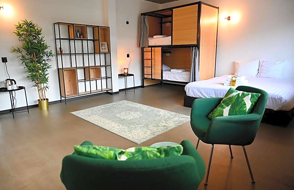 Urban Hotel The Golden Stork