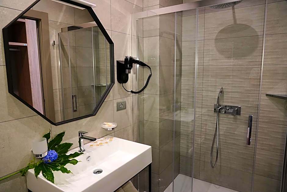 11 Catalani Rooms