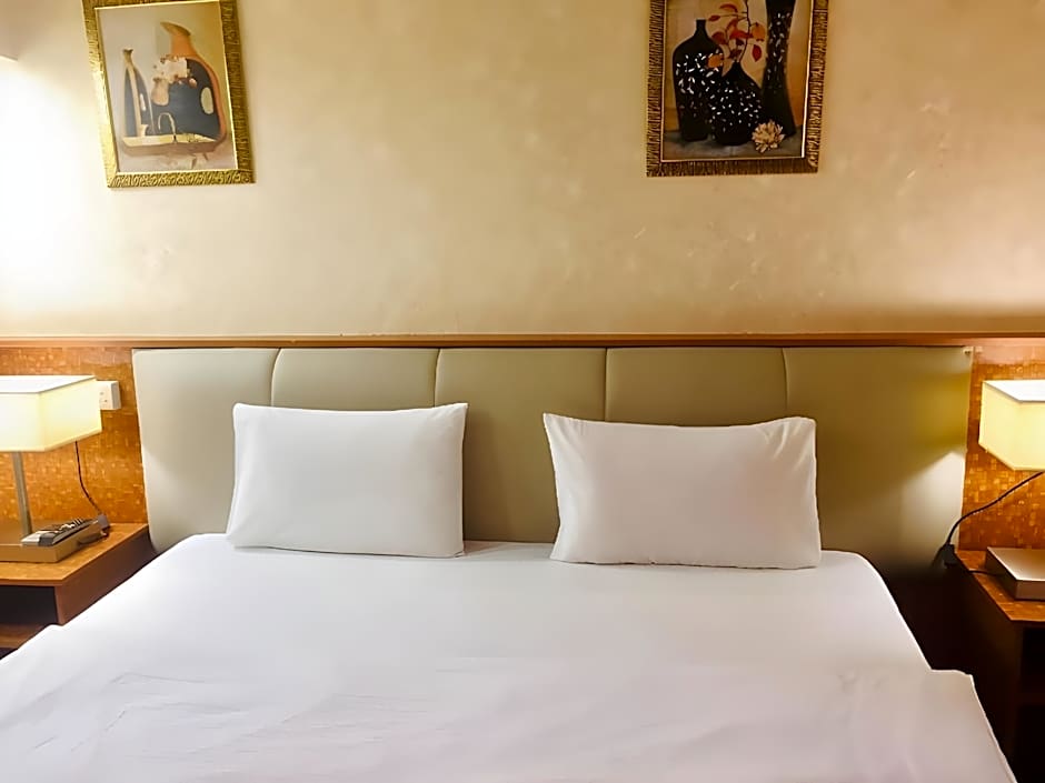 OYO 338 Transworld Hotel