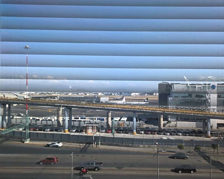 We Hotel Aeropuerto