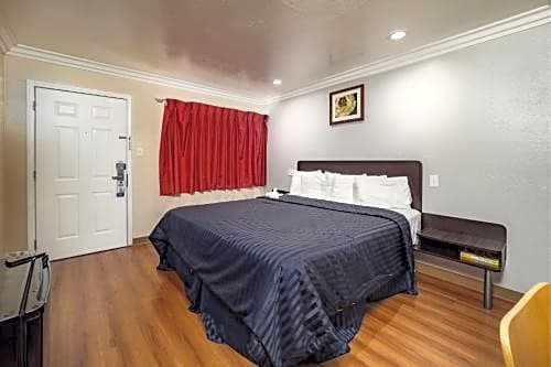 Travelodge by Wyndham Sacramento Convention Center – Sacramento, CA