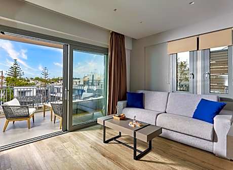 Deluxe Open Plan Suite