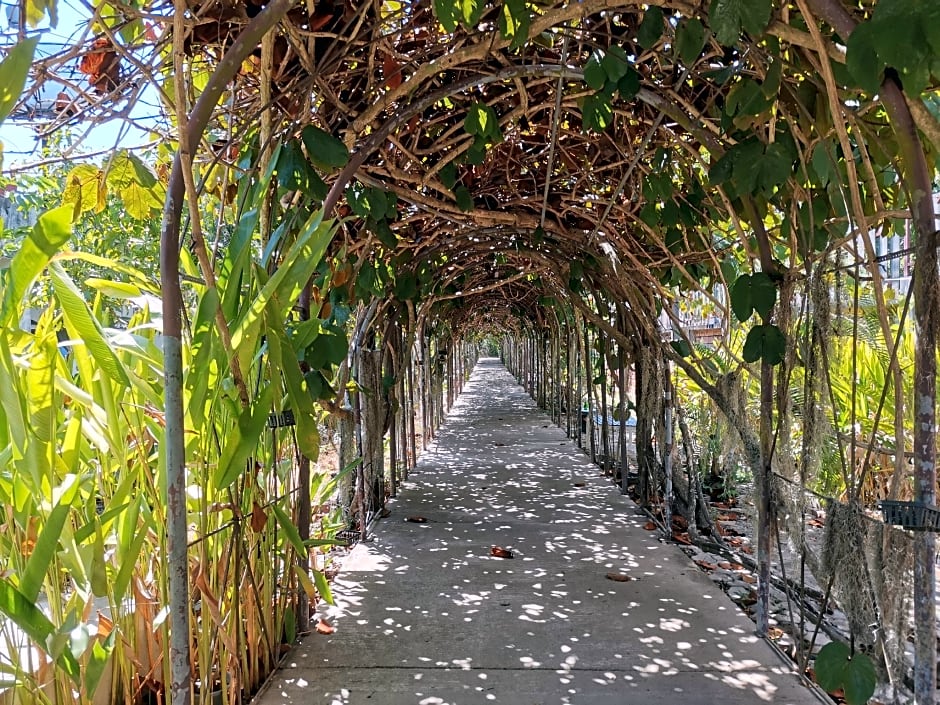 Holiday Villa, Lanta