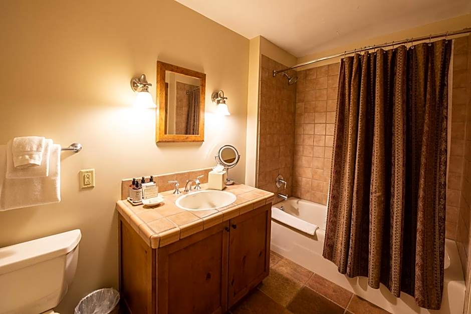 The Lodge at Mountaineer Square, A Vail Resorts Property