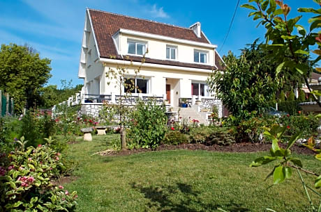 Au Jardin Saint Laurent