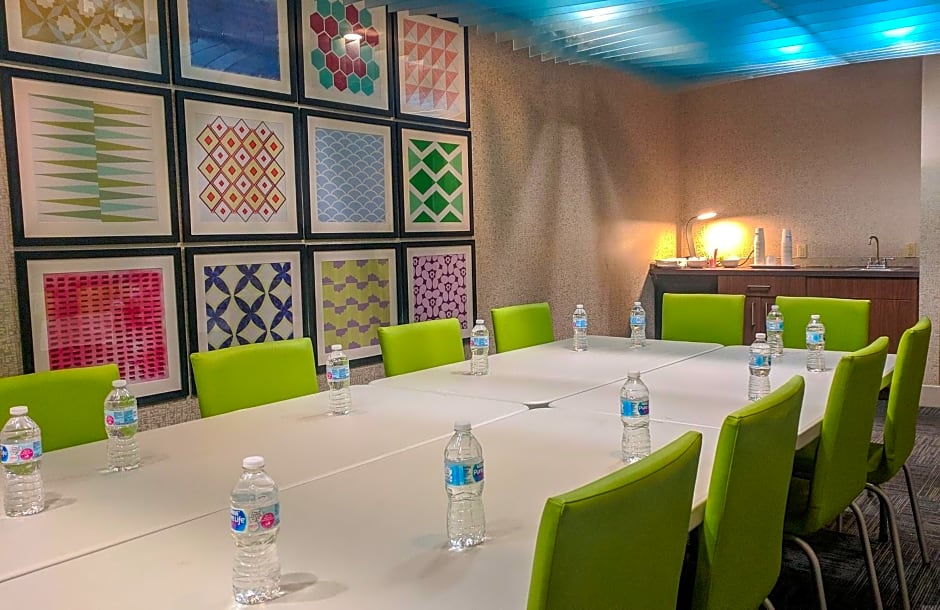 Holiday Inn Express Fort Wayne - East - New Haven By IHG