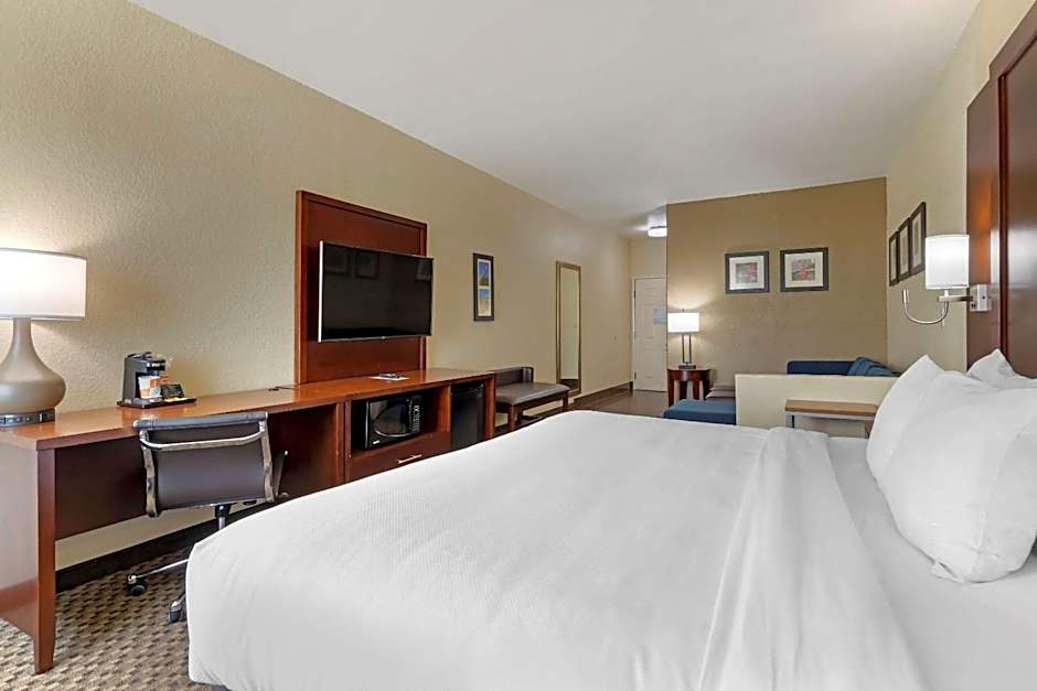 Comfort Inn & Suites Near Six Flags & Medical Center