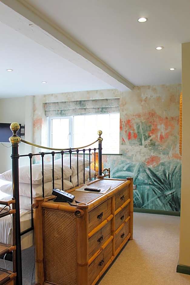 The Crescent Turner Hotel