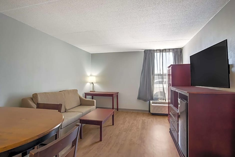 Clarion Inn And Suites Grand Rapids