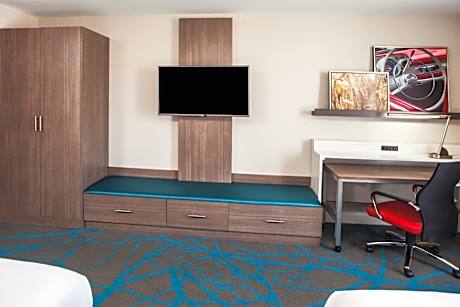 Feature Suite - Non-Smoking