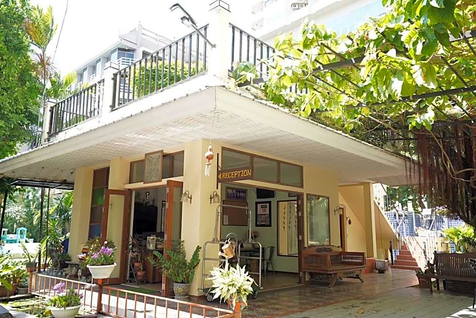 Baan Khun Nine