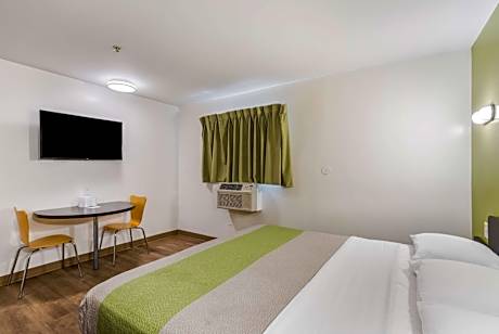 King Room - Non-Smoking