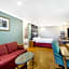 Upper Lake Inn & Suites