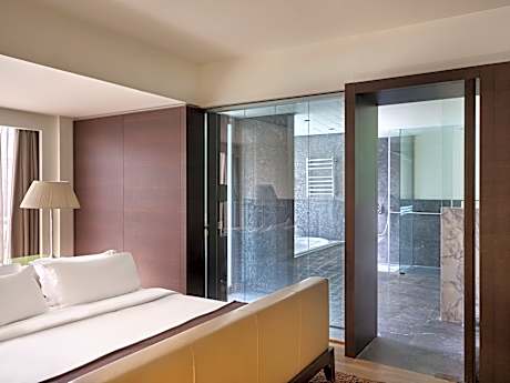 Executive Suite Private Pool