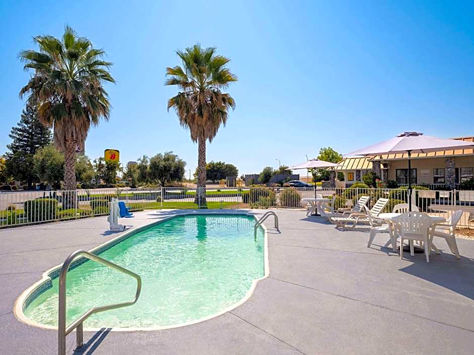 Super 8 by Wyndham Dunnigan