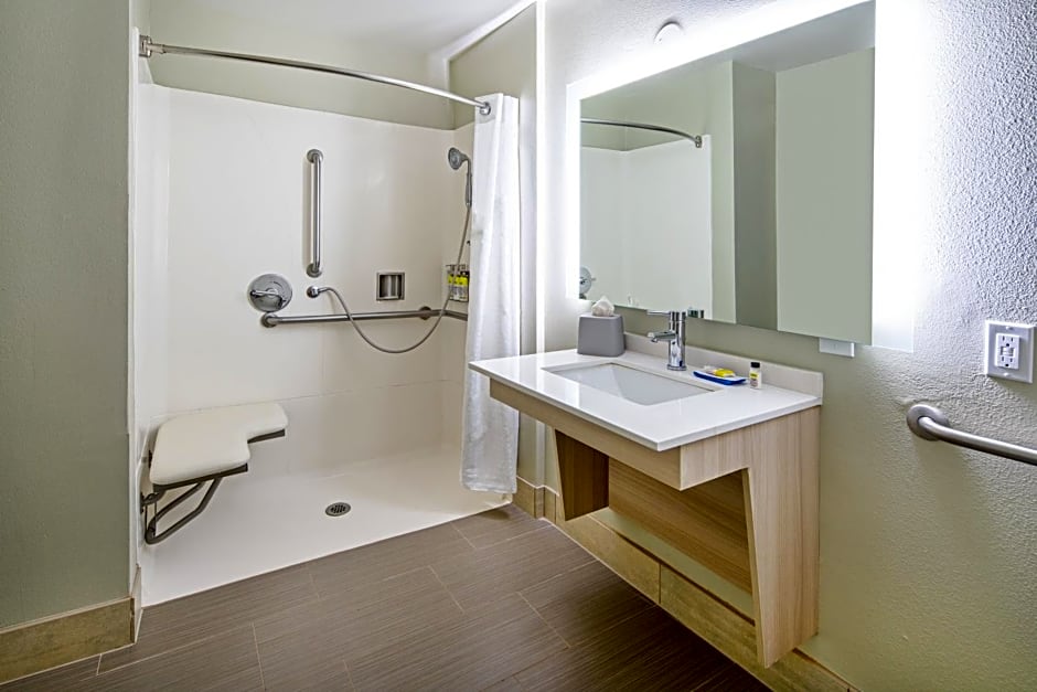Holiday Inn Express & Suites Watsonville By IHG