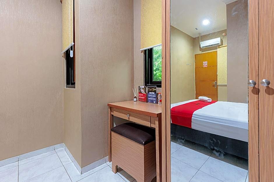 Urbanview Syariah Hotel Tiga ER near Karawang Central Plaza